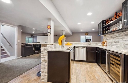 Centennial House | Modern House. SLEEP LIKE ROYALTY, SPA-Like Bathrooms, Gourmet Kitchen, location.