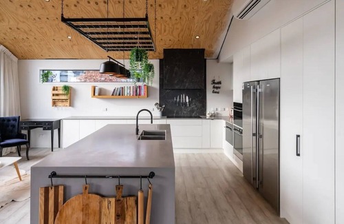 Wanaka House | Modern house with lake and mountain views