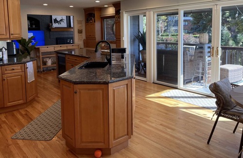 North Central Westminster House | Modern Huge 6BR Lake View.Mins to DT & Bldr.Pets,Hot tub. 20% disc! New listing
