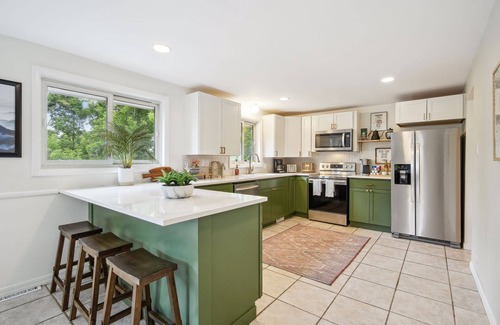 Scenic Heights House | Modern Huge Family Getaway | Fire Pit | 5BD/3BA