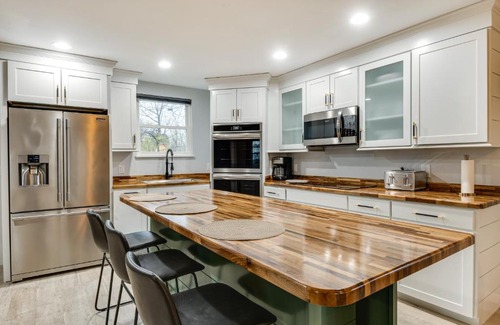 Indianapolis House | Modern Indianapolis Home Less Than 2 Mi to Downtown!