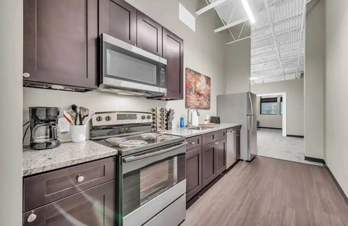 Waldron Apartment | Modern Industrial Loft Near Airport High-SpeedWiFi