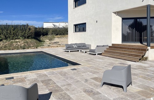 Lambesc Villa | Modern industrial type house in craft area