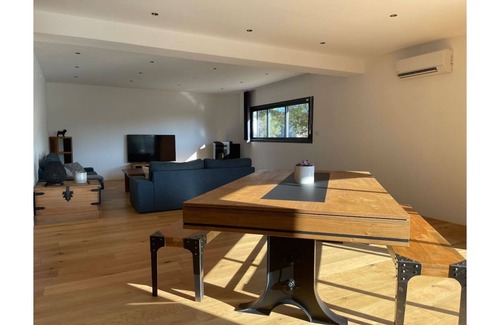 Lambesc Villa | Modern industrial type house in craft area