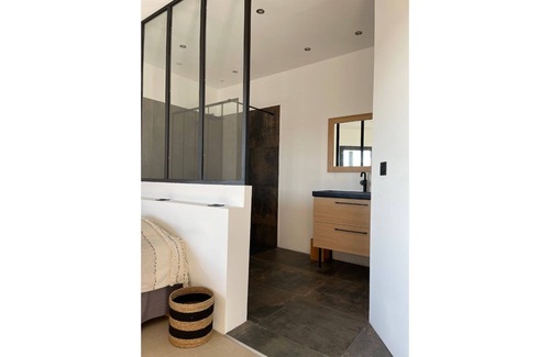 Lambesc Villa | Modern industrial type house in craft area