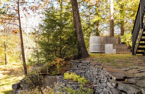 Mount Marion House | Modern interiors with beautiful view of mountains and a private bluestone quarry
