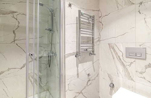 Kagithane Apartment | Modern Istanbul Flat, 10 Min to Airport Metro