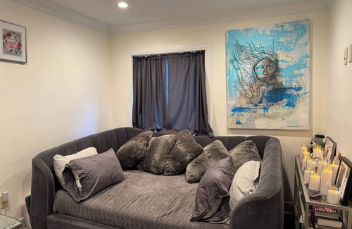 Jericho House | Modern Jericho 3BR Top Floor, Walk to everything