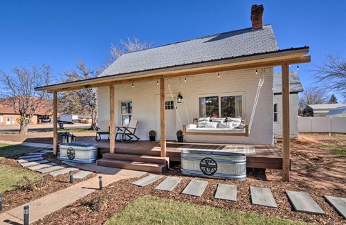 Kanab House | Modern Kanab Home Fire Pit, Red Rock Views!