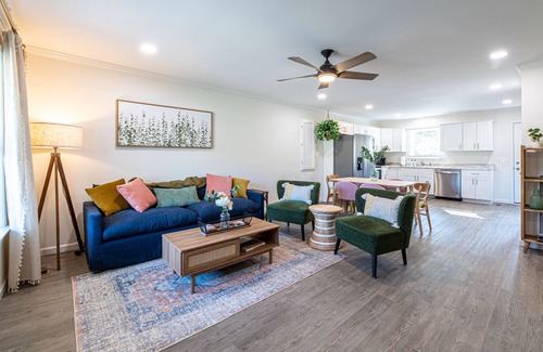 Knoxville House | Modern Knoxville House Min to Downtown & UT *Brand NEW House *2 Full Bath