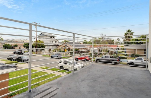 South Montebello House | Modern LA home near Montebello City Park w/parking