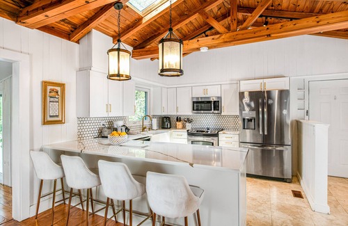 Flat Rock House | Modern lake-front home with dock, furnished deck, pool, tennis & fast WiFi
