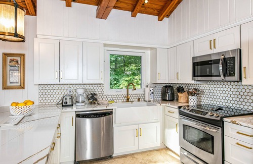 Flat Rock House | Modern lake-front home with dock, furnished deck, pool, tennis & fast WiFi