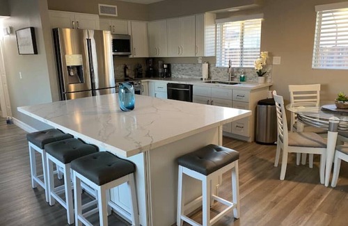 Lake Havasu City House | Modern Lake Home 1 mile from London Bridge
