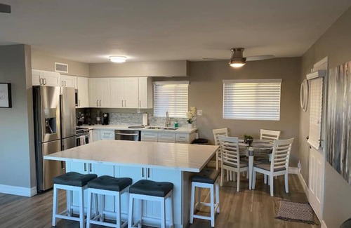 Lake Havasu City House | Modern Lake Home 1 mile from London Bridge