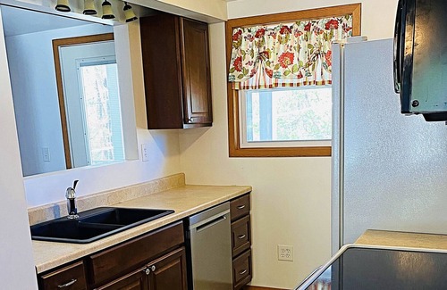 Conneaut Lake House | Modern Lake House, 3 decks, and A/C,