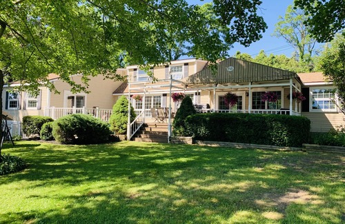 Marietta House | Modern lake house w/private lakefront, fire pit, kayaks, amenities, massive deck