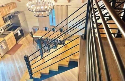 Sevierville House | Modern lake side nest HOTUB Fenced YARD king beds