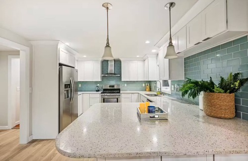 North Attleboro House | Modern Lake Home - 4-bedroom house in charming North Attleborough and Mansfield