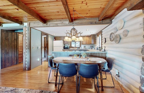 Munds Park House | Modern lakefront cabin with bbq, gas fireplace, amazing views