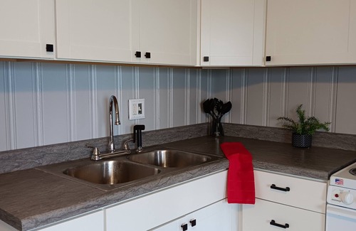 Hot Springs Condo | Modern Lakefront Condo with pool. Only 10 min from Bathhouse Row.