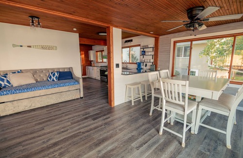 Shawano Cottage | Modern lakefront cottage. 30 minutes to Lambeau Field! Bonfires, fishing, & more