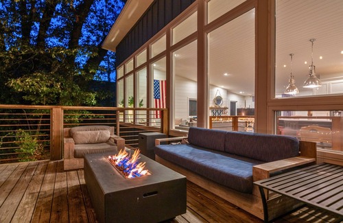 Rockwell House | Modern Lakefront Escape | Private Dock | Hot Tub