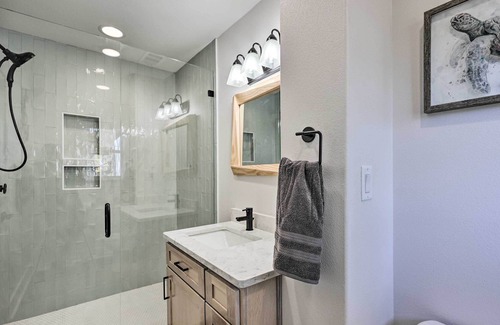 Mid America House | Modern Lakefront Retreat w/ Private Hot Tub!