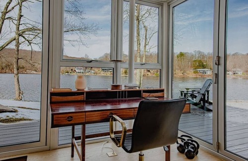 Holmes House | Modern Lakehouse in Hudson Valley