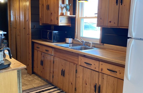 Houghton Lake Heights Cabin | Modern Lakeview Cabin by Beach and Park