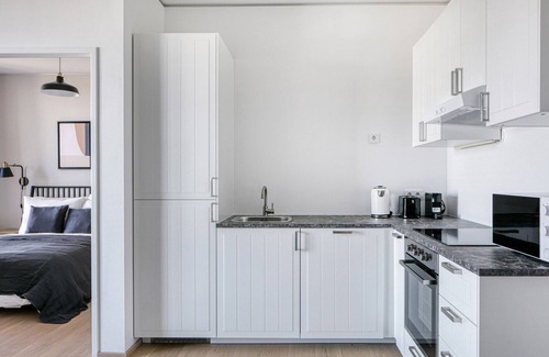 Erdberg Apartment | Modern Landstraße 1BR w/Elevator & Rooftop Pool, near U3, by Blueground