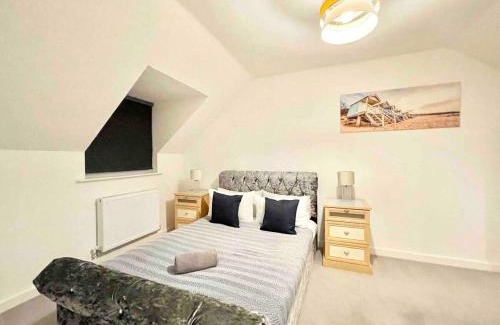 Swindon Apartment | Modern Large 5 Bedroom Swindon Home