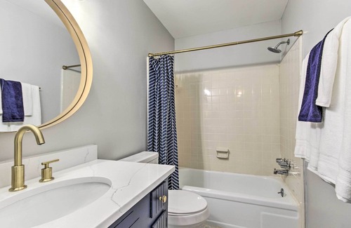 Columbia House | Modern Lexington Retreat w/ Backyard & Pool!