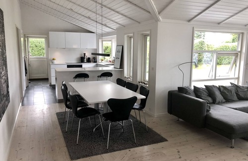 Jyllinge Villa | Modern light and friendly villa near water and city