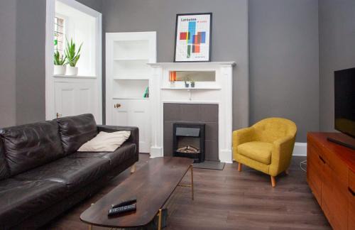 North West Apartment | Modern, Light-filled and Sleek West End Apartment