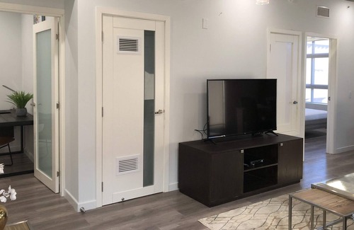Downtown House | Modern Light Filled Apartment in Glendale
