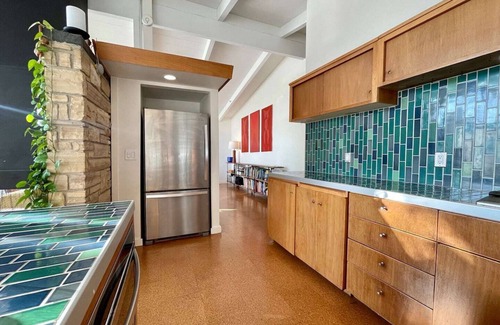 Merced House | Modern, Light filled & Cozy 3bed Home
