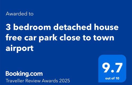 Luton House | Modern Living 3 bedroom Villa Luton Car parking close to Town centre Airport Birdwatching walk paths