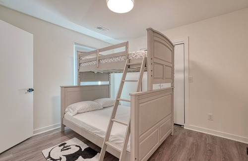 Dunean House | Modern Living in gvl205