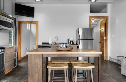 Butte House | Modern Loft in Butte, America Garage Parking