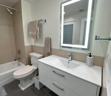 Historic Core Apartment | Modern Loft in DTLA - Rooftop Pool & Free Parking!