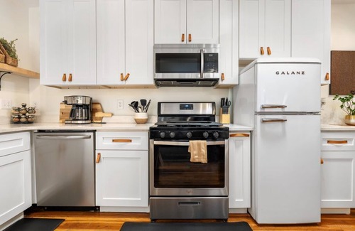 University District Apartment | Modern Loft In the Heart of OSU Campus