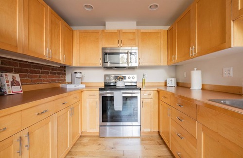 Belltown Condo | Modern Loft in the Heart of Seattle