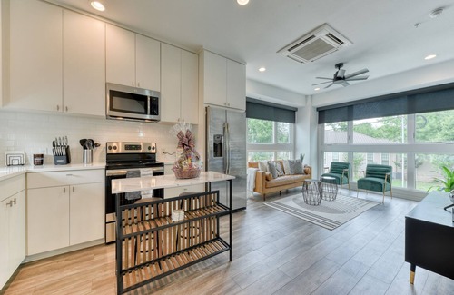 Mahncke Park House | Modern Loft.Perfect location!