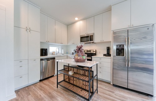 Mahncke Park House | Modern Loft.Perfect location!