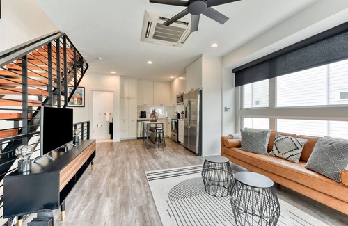 Mahncke Park House | Modern Loft.Perfect location!