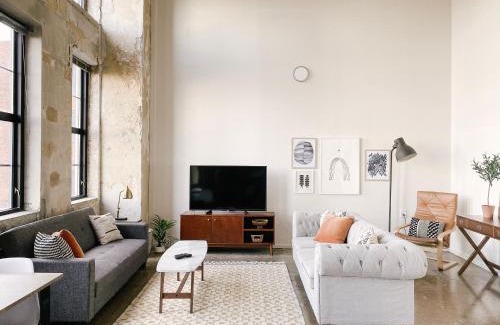Old City Apartment | Modern Loft w/View