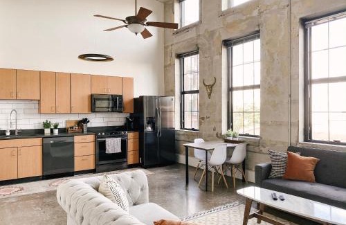 Old City Apartment | Modern Loft w/View