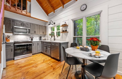 Blue Ridge Cabin | Modern Log Cabin - Hot Tub, Fire Pit, Spa-like bathroom in secluded nature haven