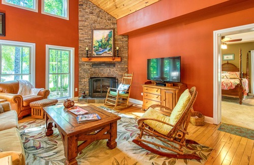 Otto House | Modern log cabin with 10 acres of nature to explore + gas fireplace, private W/D